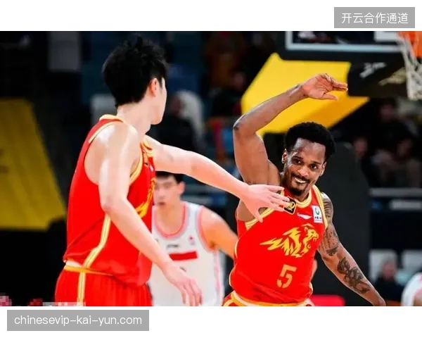 上海队末节非受迫性失误激增,葬送赛点让广厦队抓住机会扳回一城 上海队末节非受迫性失误激增,葬送赛点让广厦队抓住机会扳回一城